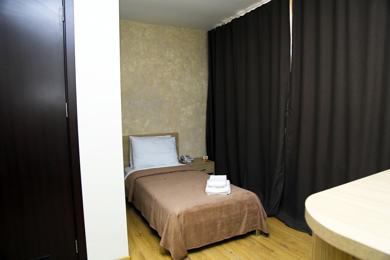 Iveria Hotel Khashuri Bagian luar foto