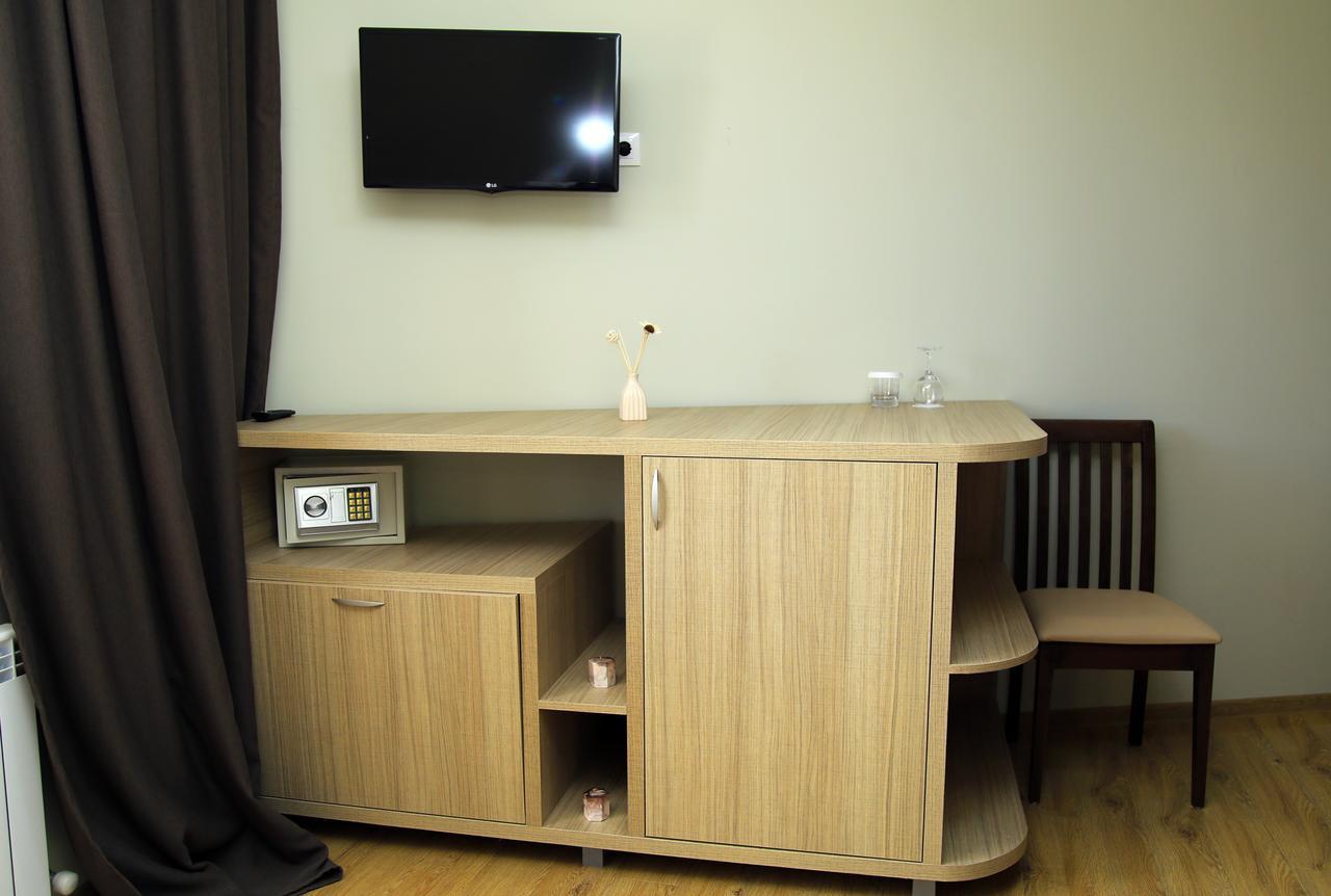 Iveria Hotel Khashuri Bagian luar foto