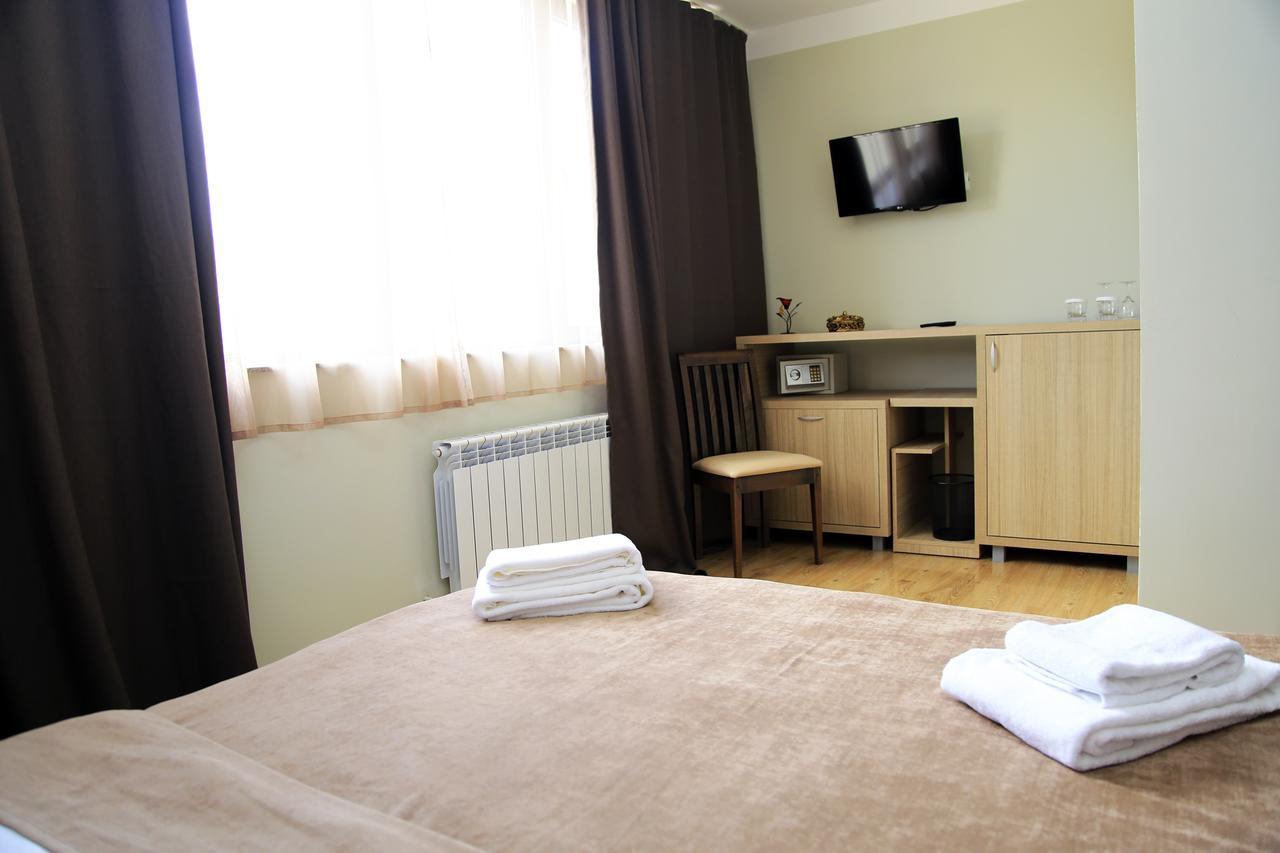 Iveria Hotel Khashuri Bagian luar foto